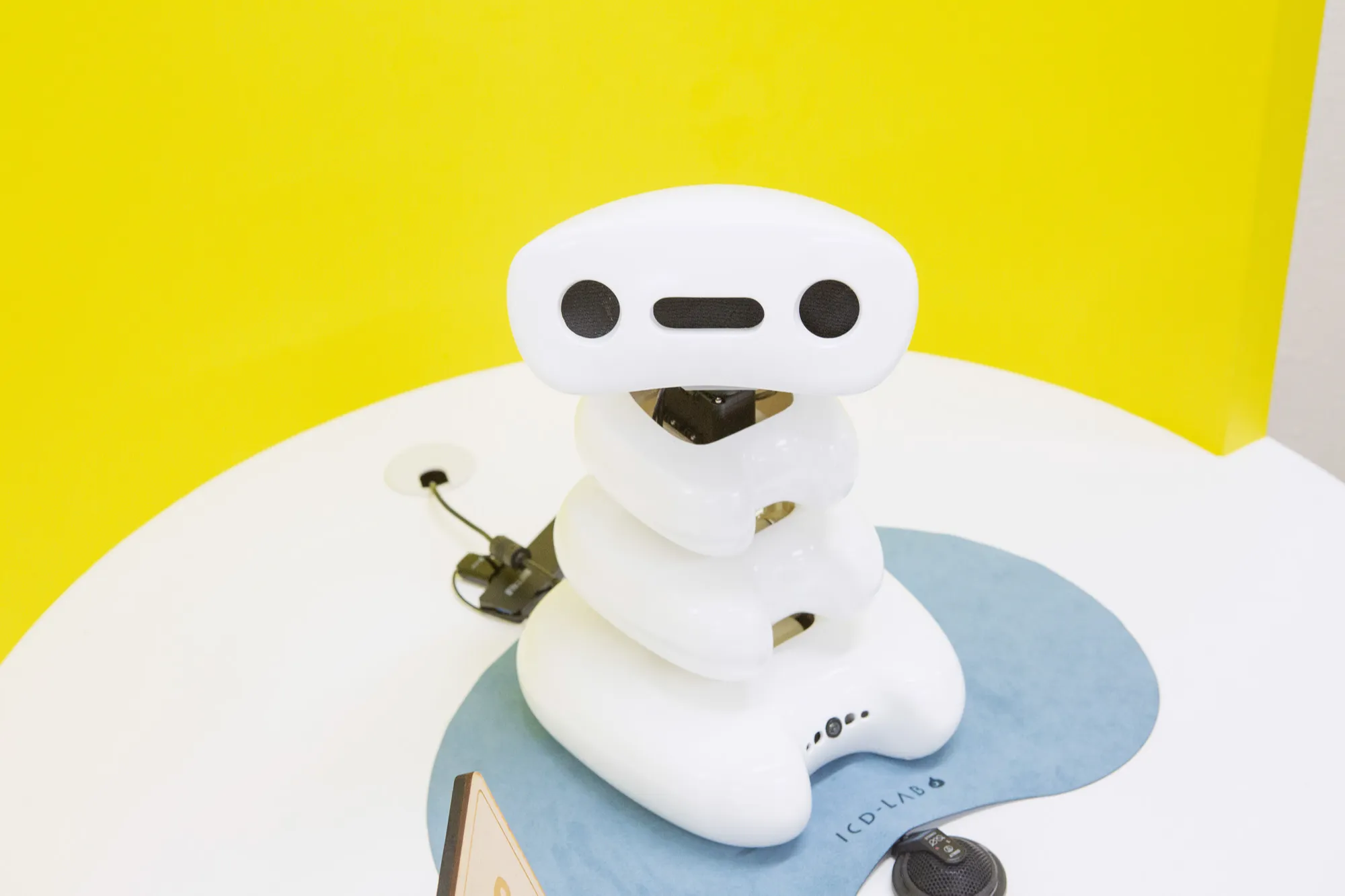 「弱いロボット」と考える共生のインタラクションの画像