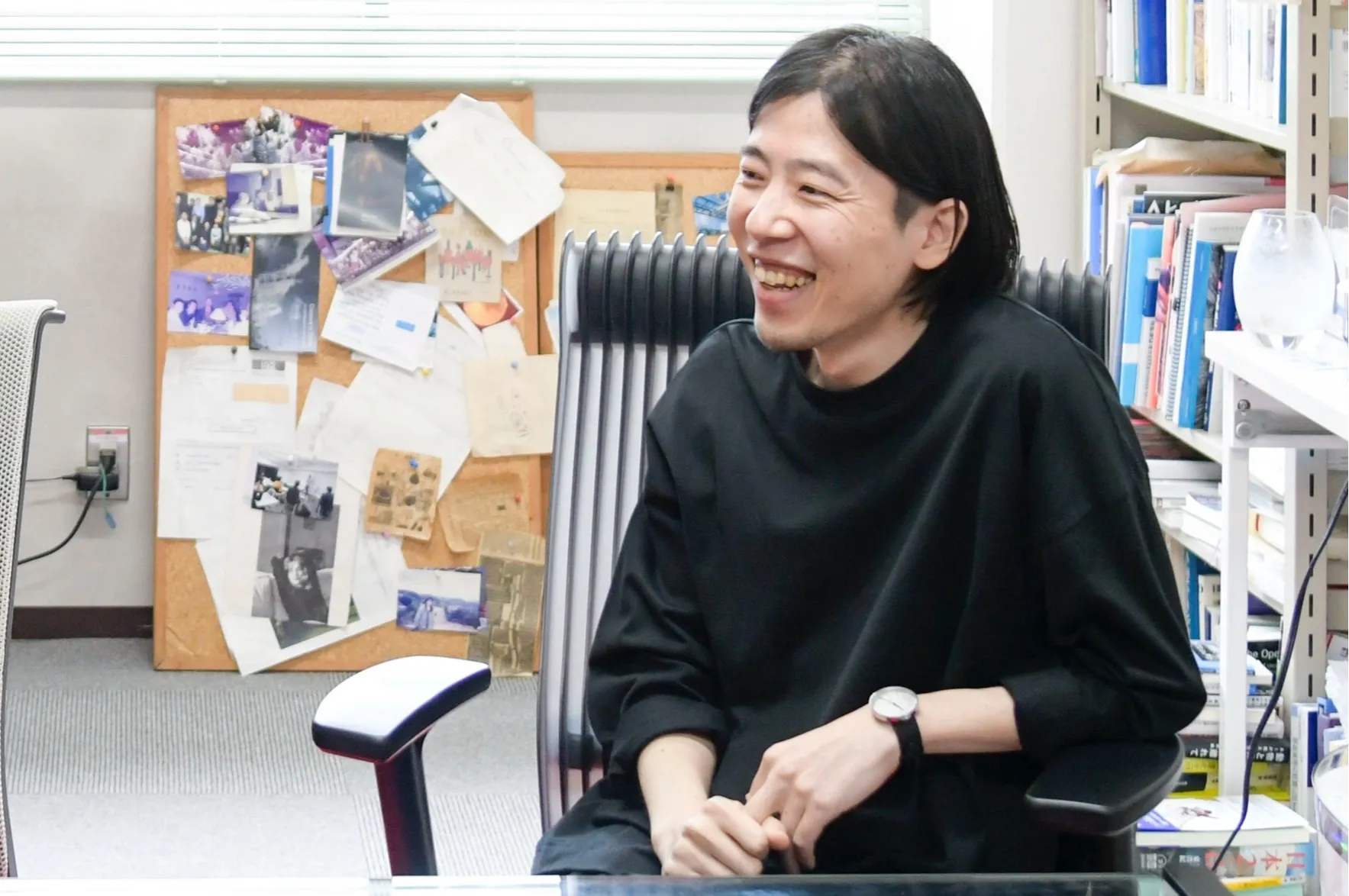 意味と無意味のあいだで変化していく、人間とAIの画像