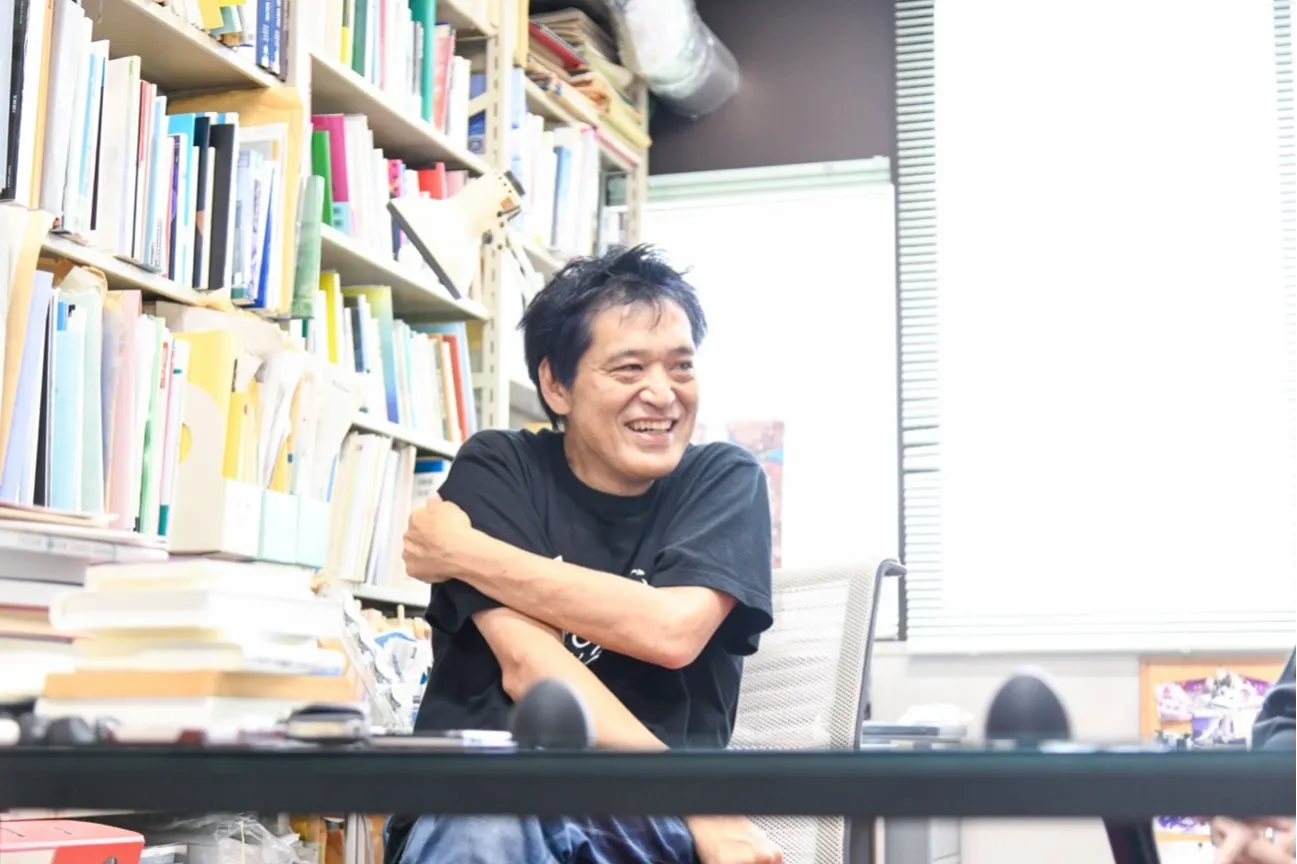 意味と無意味のあいだで変化していく、人間とAIの画像