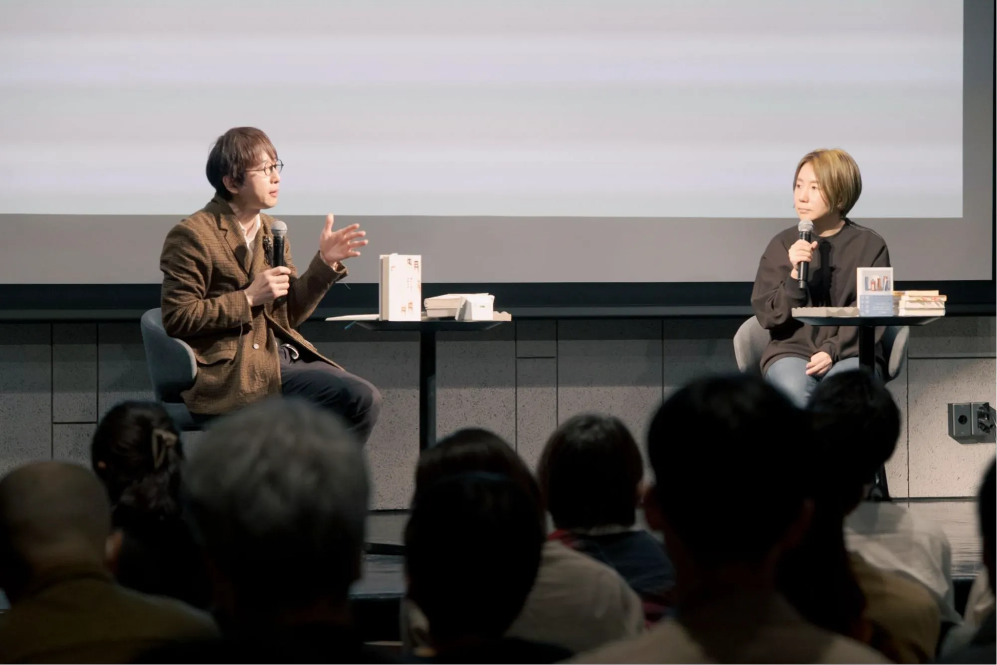 【対談】柴崎友香×山本貴光ーー記憶と場所をめぐって、行ったり来たりの画像